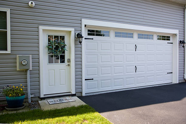 24/7 Emergency Garage Door Panel Replacement experts in Clay County County, TX